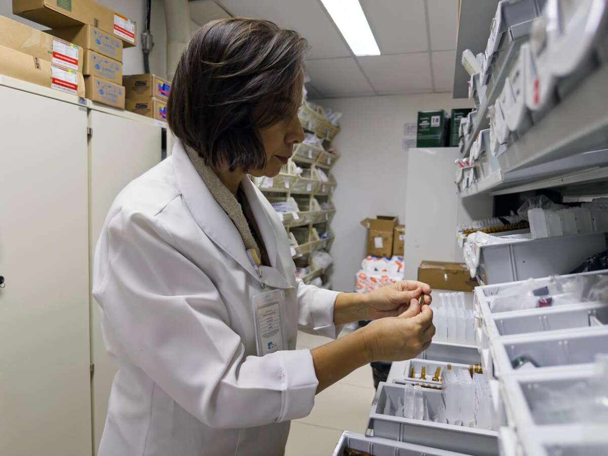 Vai viajar no feriado? Farmacêutica do HGF informa sobre cuidados com remédios e direção